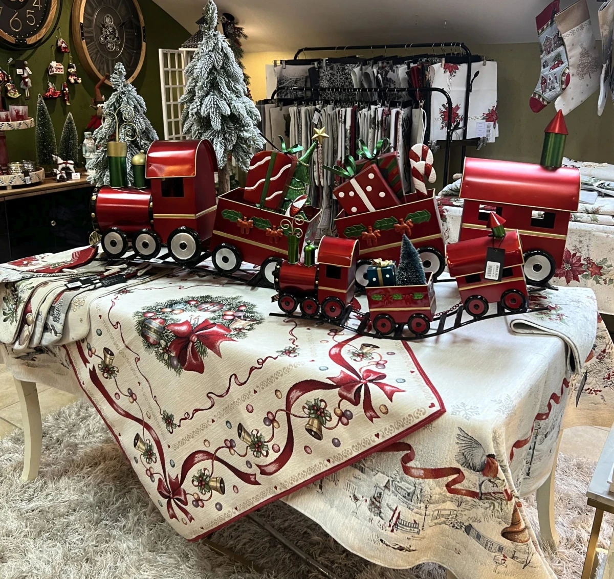 Rola i znaczenie dekoracji świątecznych na Boże Narodzenie w centrach handlowych